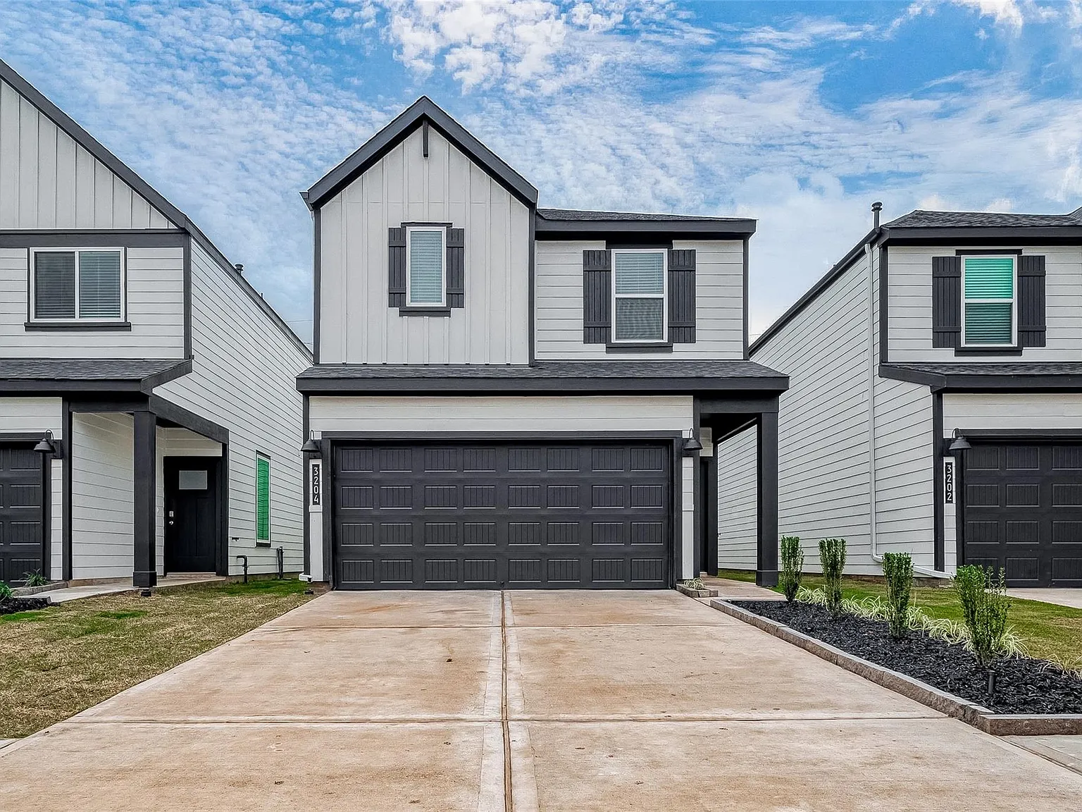 4 bed, 2.5 bath, 2166 sqft, $2,550 — Photo 1