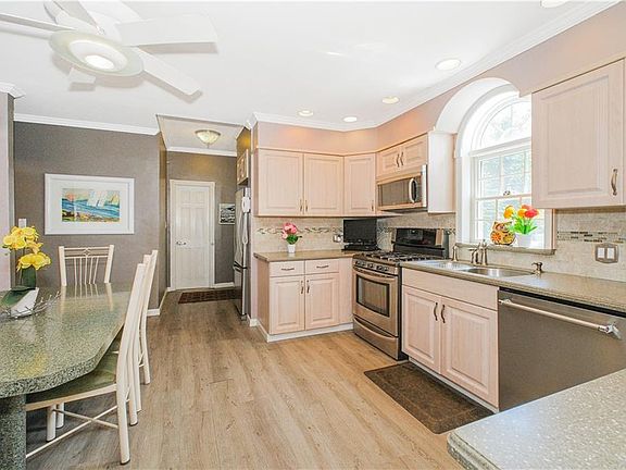 5th image of 2055 Coleman St