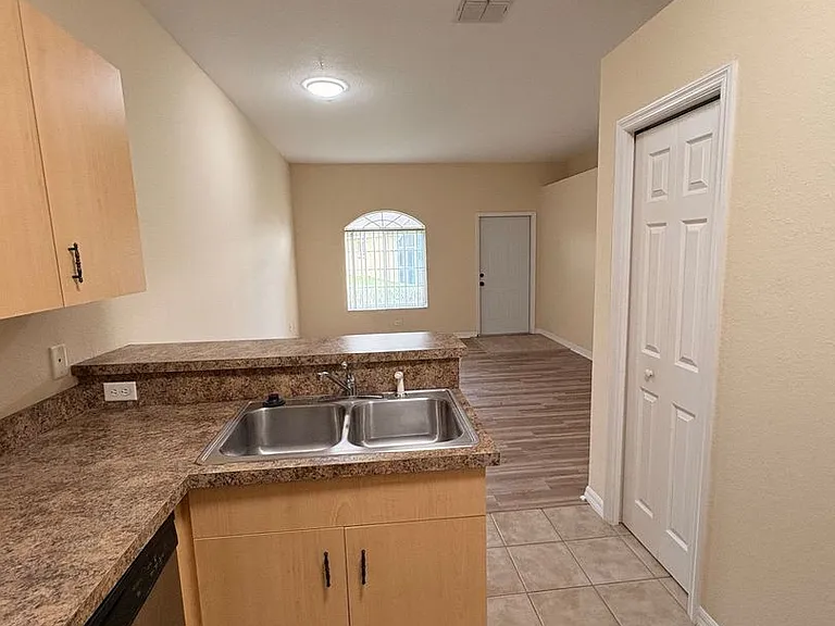 305 Port Pleasant Dr — Photo 8