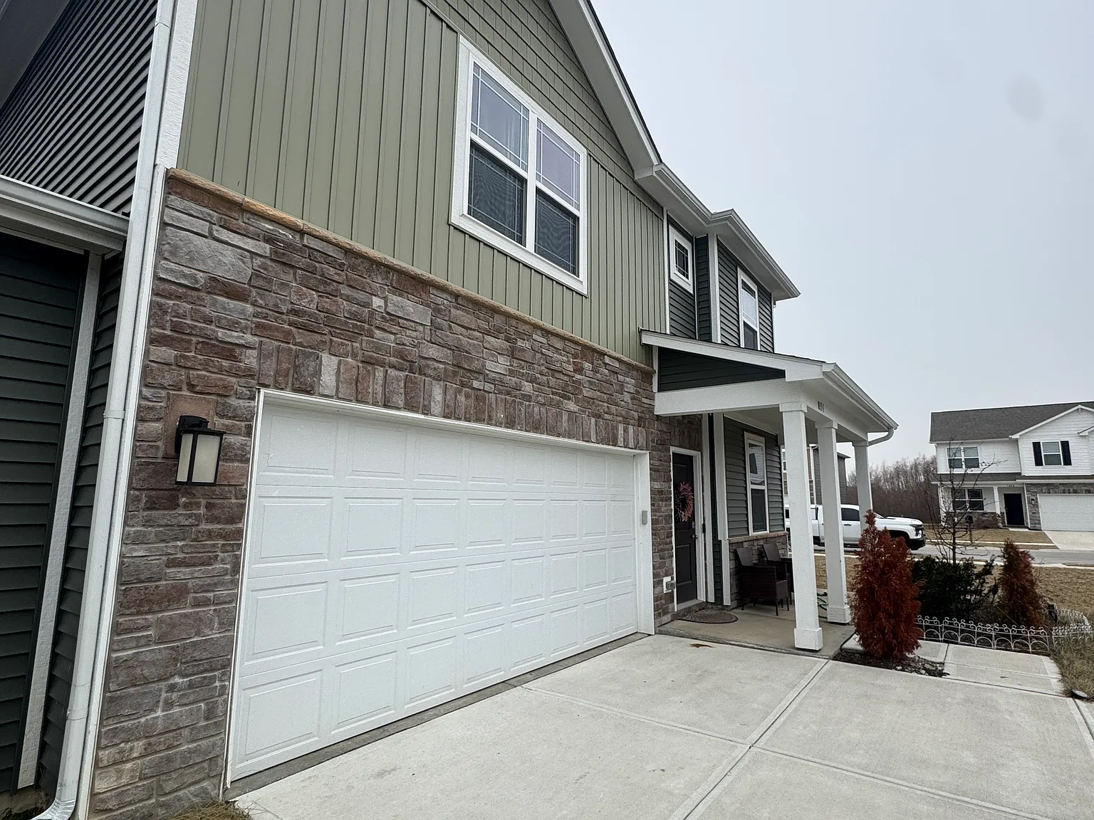 4 bed, 2356 sqft, $2,400 — Photo 4