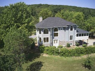 S6089 Lehman Rd, Baraboo, WI 53913