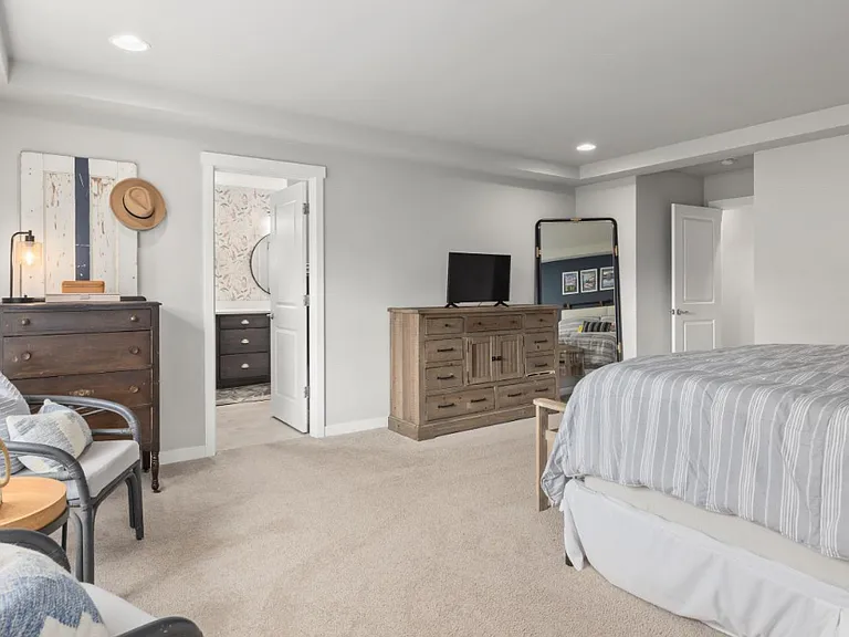 303 Vaughan Blvd NE — Photo 12