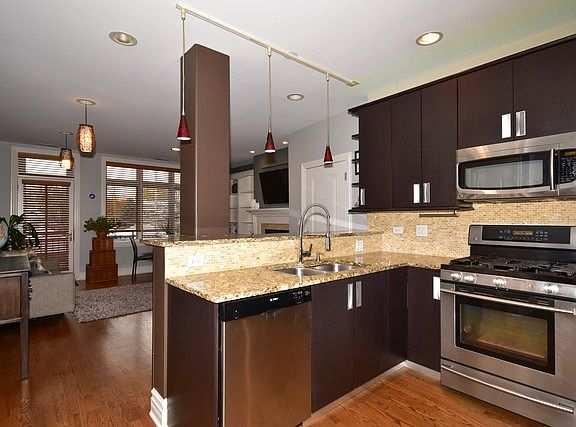 5th image of 6124 N Broadway St APT 2W