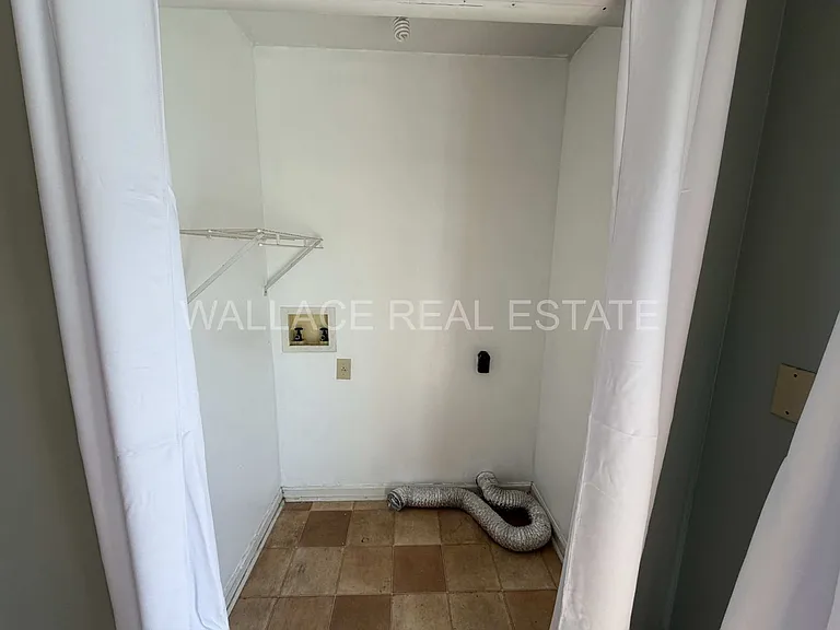 3175 Dutch Valley Rd — Photo 5