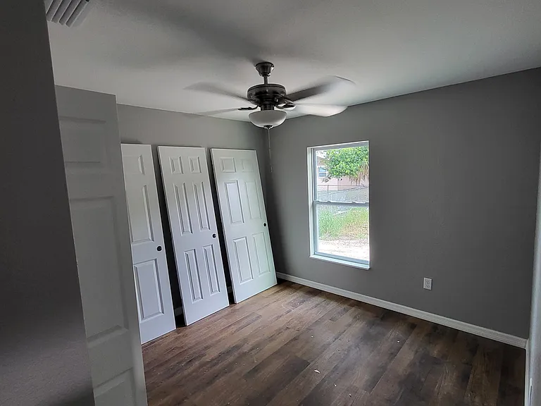 1054 SE Mills Ave — Photo 5