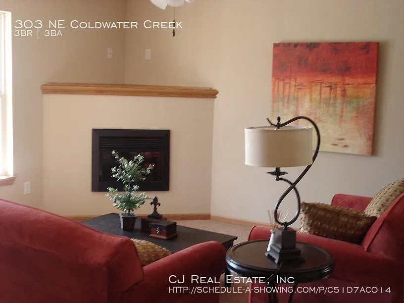 3 bed, 2.5 bath, $1,550 — Photo 2
