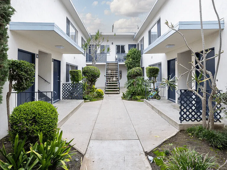 Lido Apartments - 3648 Westwood Blvd — Photo 4