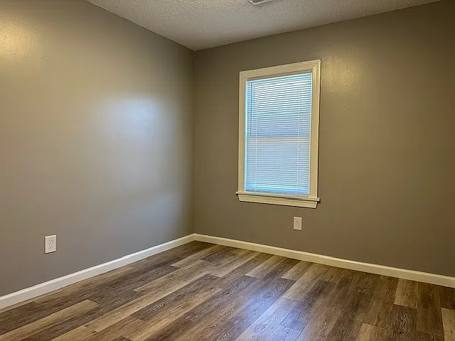 3 bed, 900 sqft, $1,050 — Photo 4