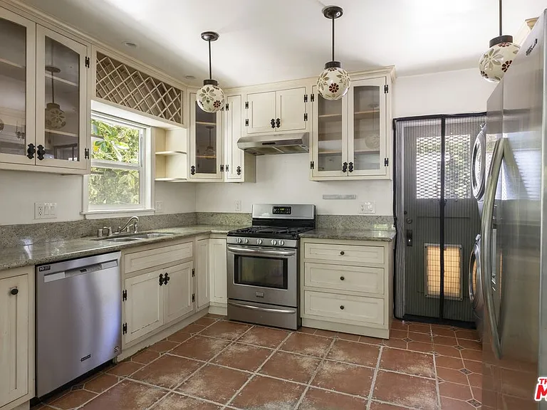 11269 La Maida St — Photo 13