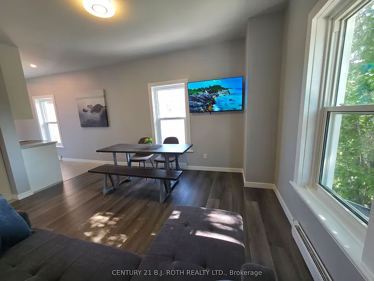 82 Albert St N #1 — Photo 4