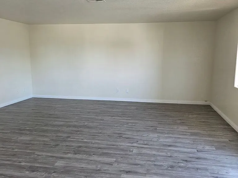 6553 McRae Ave — Photo 5