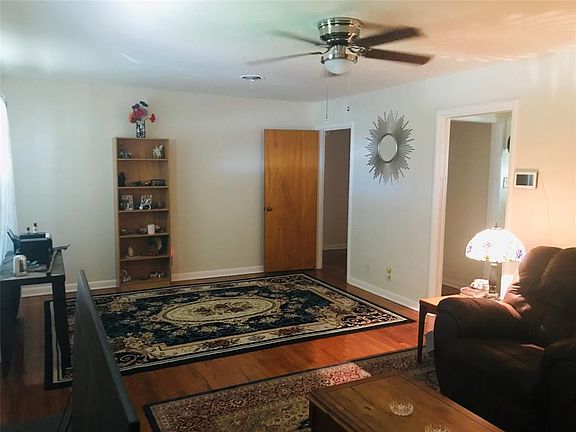 3rd image of 5336 Jerri Ln
