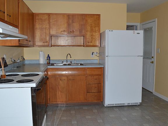 3rd image of 101 Tulip Dr