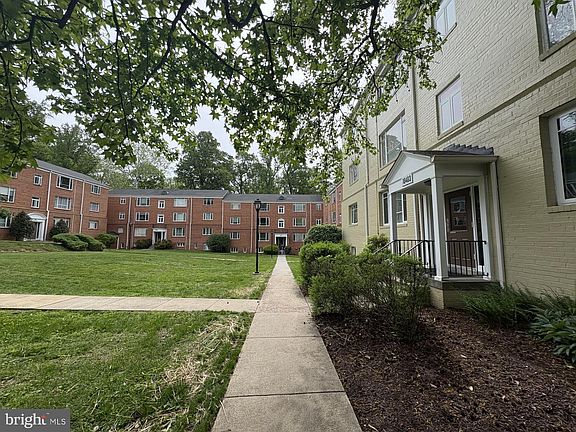 3rd image of 10403 Montrose Ave APT 201