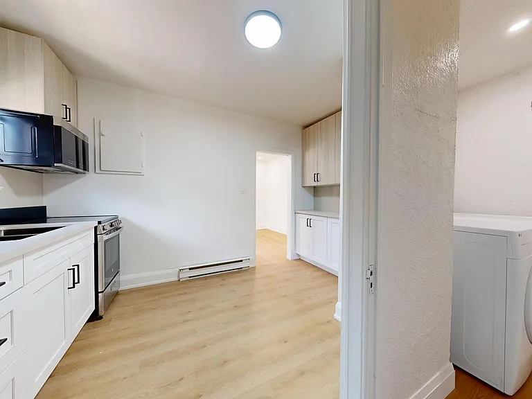 1214 Avenue Rd — Photo 21