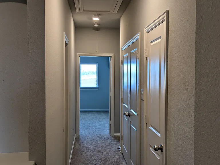2571 Sarah Ln — Photo 13