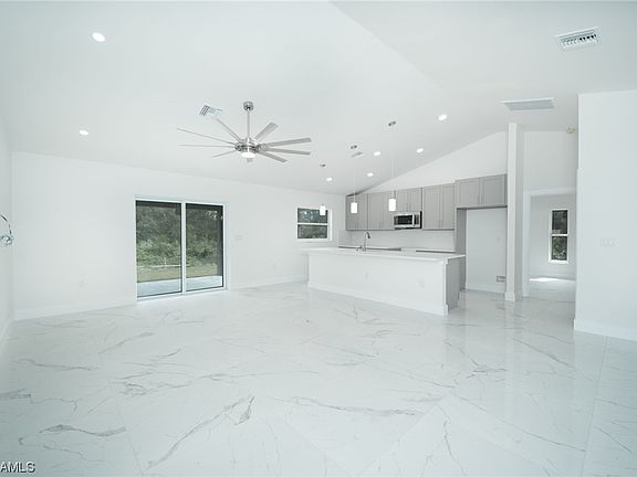 4th image of 239 Narcissus Ave S