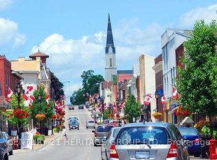 201 Main St S #6, Newmarket, ON L3Y 3Y9