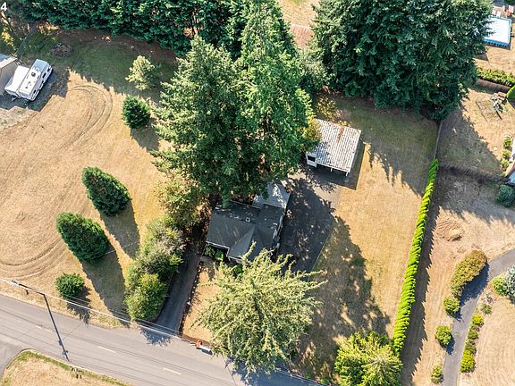 3rd image of 11305 NE 131st St