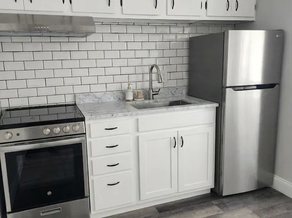 15 Maple Ave APT B, West Warwick, RI 02893