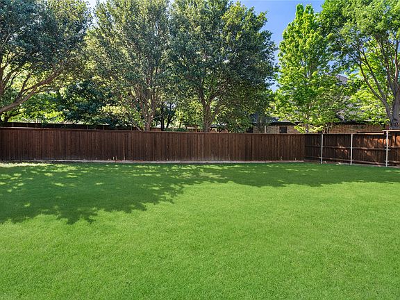5th image of 1335 Comal Dr