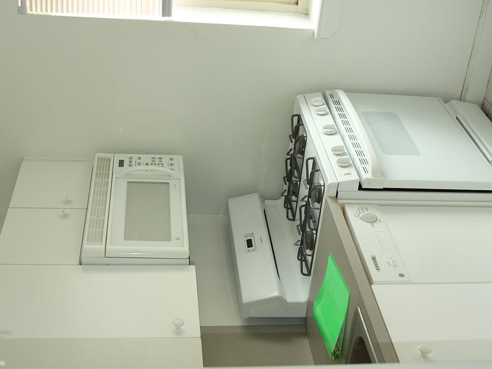 1st image of 13525 Hoover Ave APT 6H