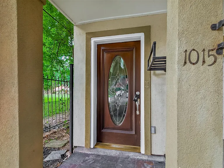 1015 Stanford St — Photo 7