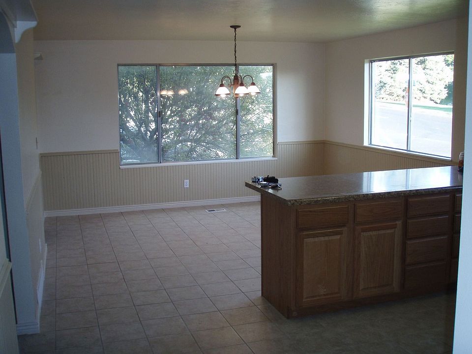 2nd image of 875 E Grove Creek Dr