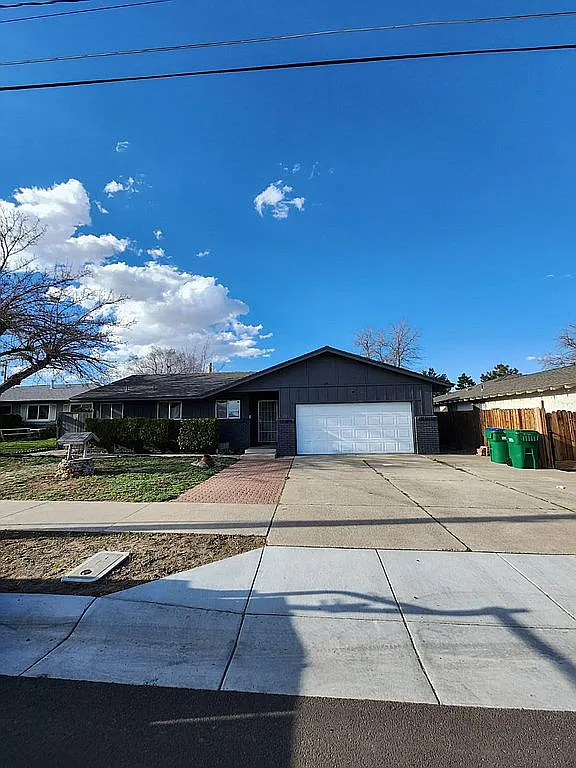 901 Thoma St photo 1