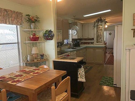 4th image of 411 Tulip Dr