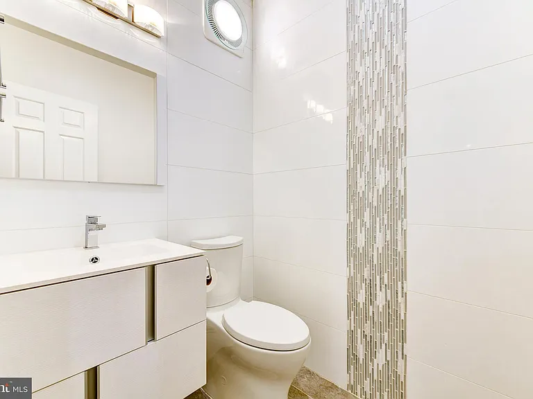 3221 Sutton Pl NW #C — Photo 20