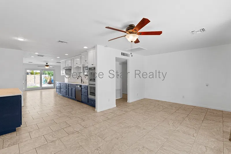 3 bed, 2.0 bath, 2128 sqft, $3,295 — Photo 3