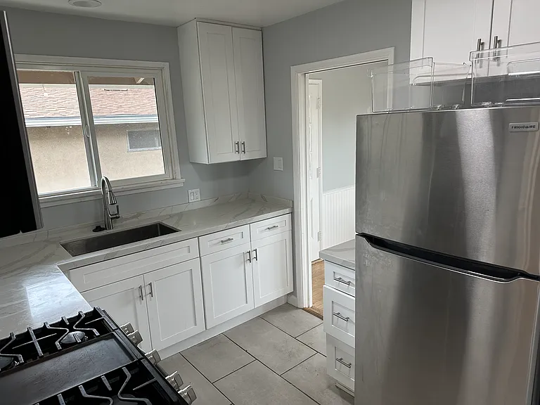 1216 Huntington Dr #D — Photo 6