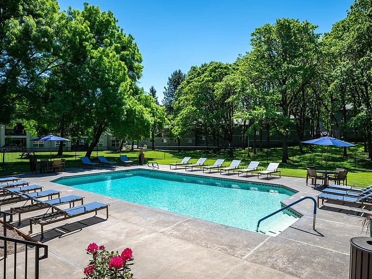 Witham Hill Oaks | Outdoor Pool