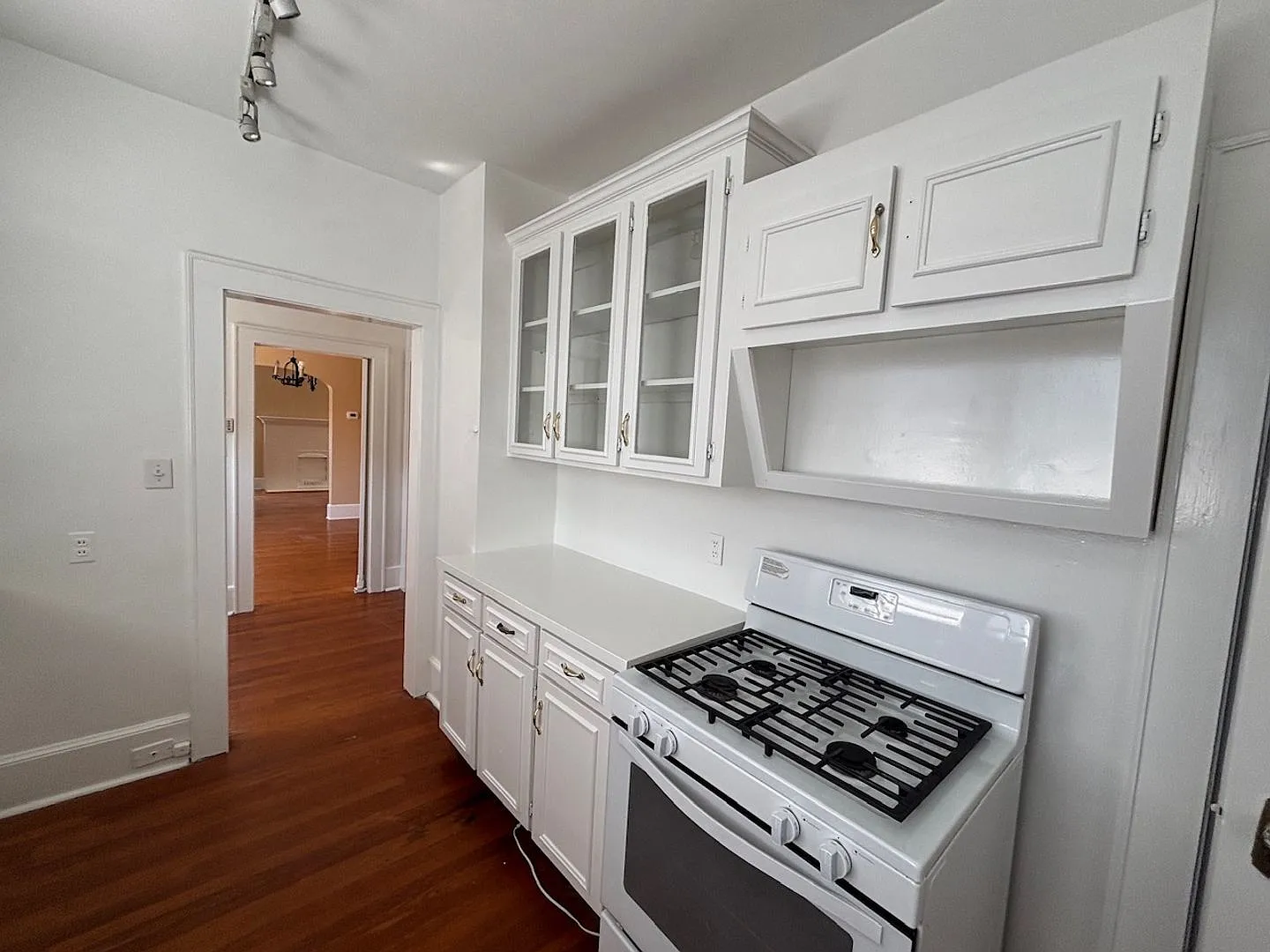 Bungalow in Earlewood — Photo 2