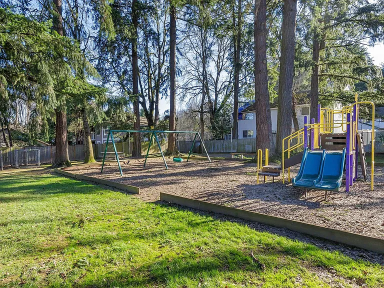 Jefferson Square Apartments — Photo 11