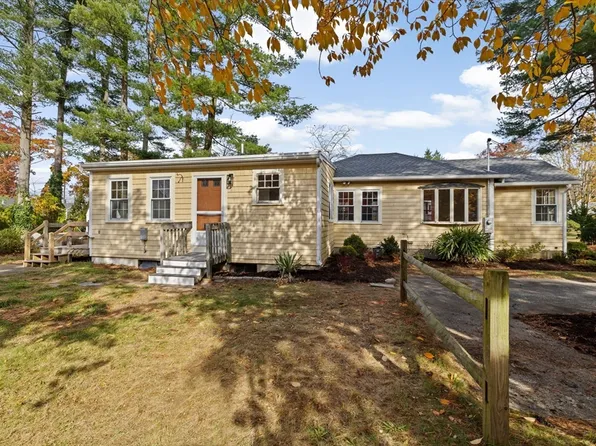 22 Pondview Ave, Pembroke, MA 02359