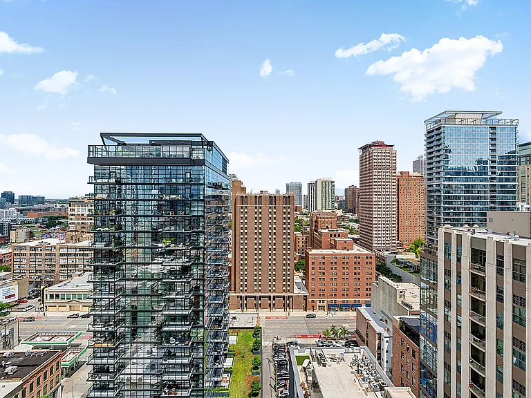River North Luxury, On Display — Photo 4