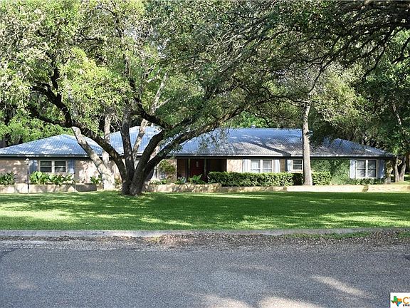 2nd image of 621 De Grummond Way