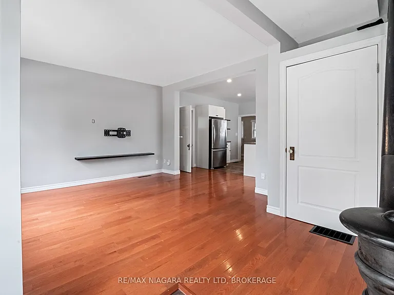 430 Ridge Rd N — Photo 13