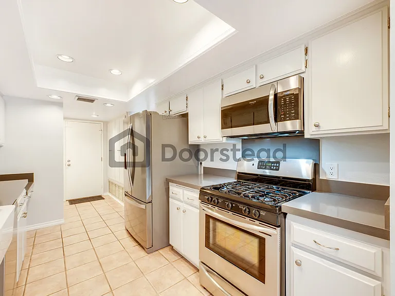 288 S Marengo Ave — Photo 7