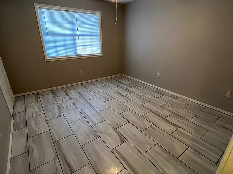 202 Loop W — Photo 1