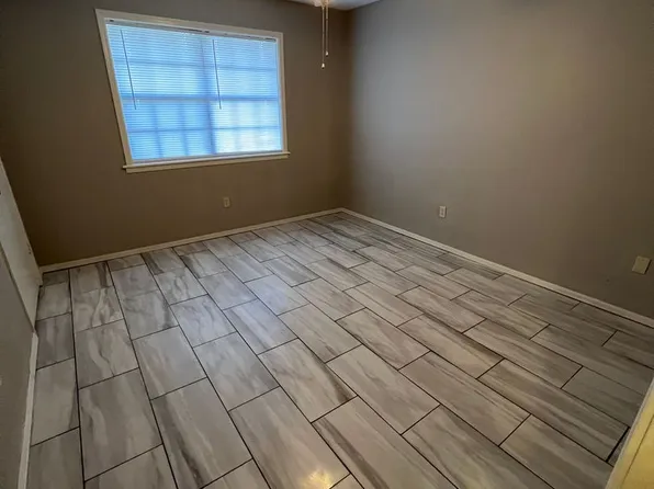 202 Loop W, Roland, OK 74954