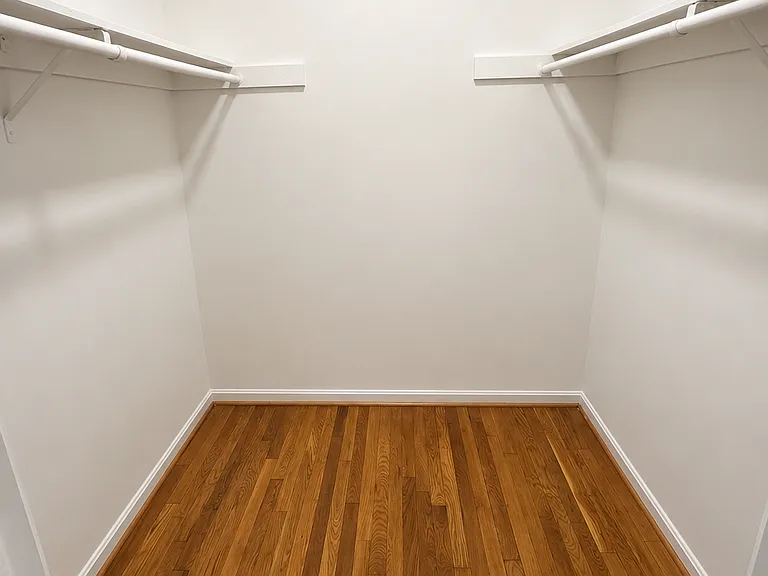 Walk-in Closet Bedroom 2
