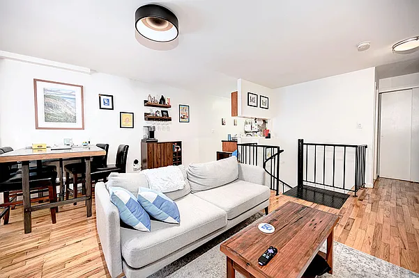 Rented by Urbane Brokerage | media 22