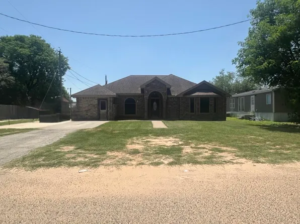 1407 N Cedar St, Hebbronville, TX 78361
