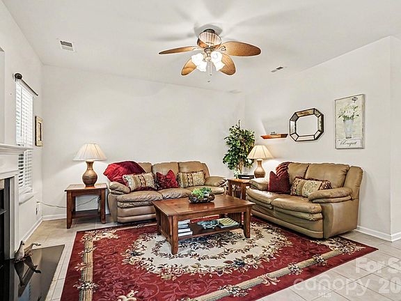5th image of 471 Delta Dr