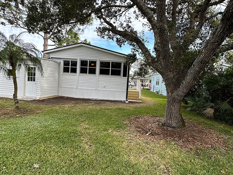 547 Lake Dr — Photo 22