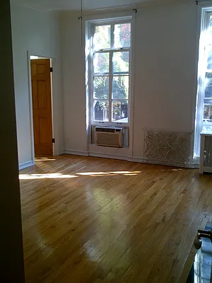 Rented by Yael Dunsky Real Estate | media 13