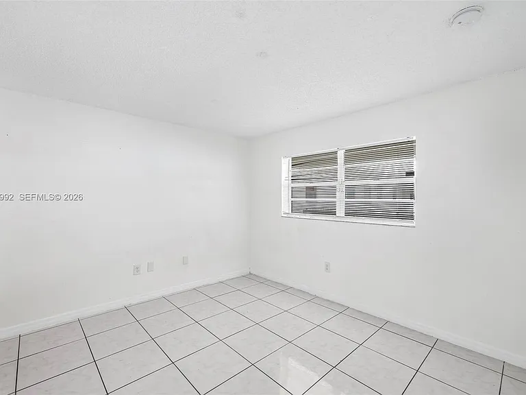 18001 N Bay Rd #505 — Photo 10